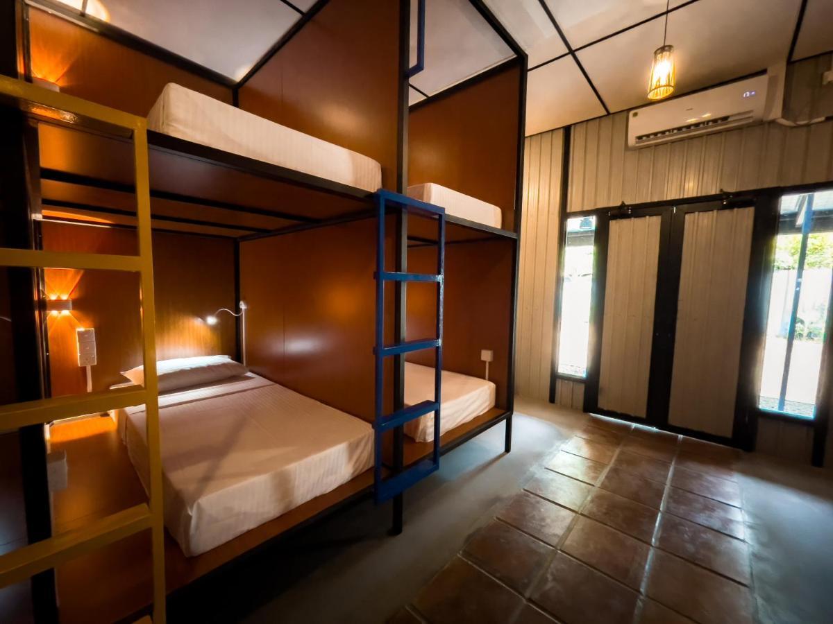 Lost & Found Hostel Велигама Экстерьер фото