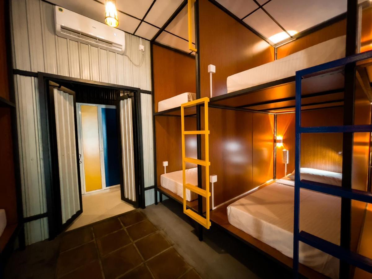 Lost & Found Hostel Велигама Экстерьер фото